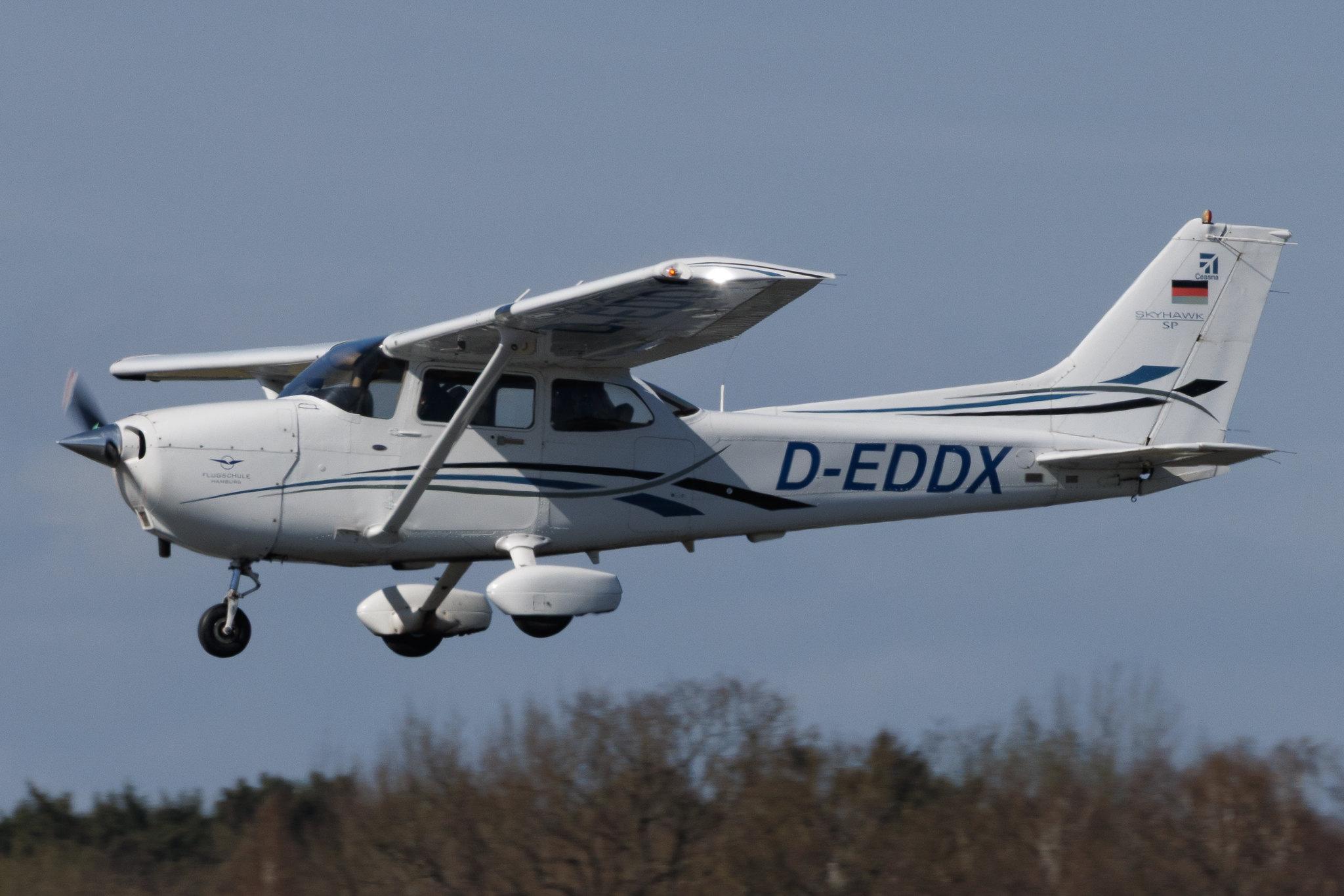 Hamburg Airport: Flugschule Hamburg | Cessna 172S C172 | D-EDDX | MSN 172S10124
