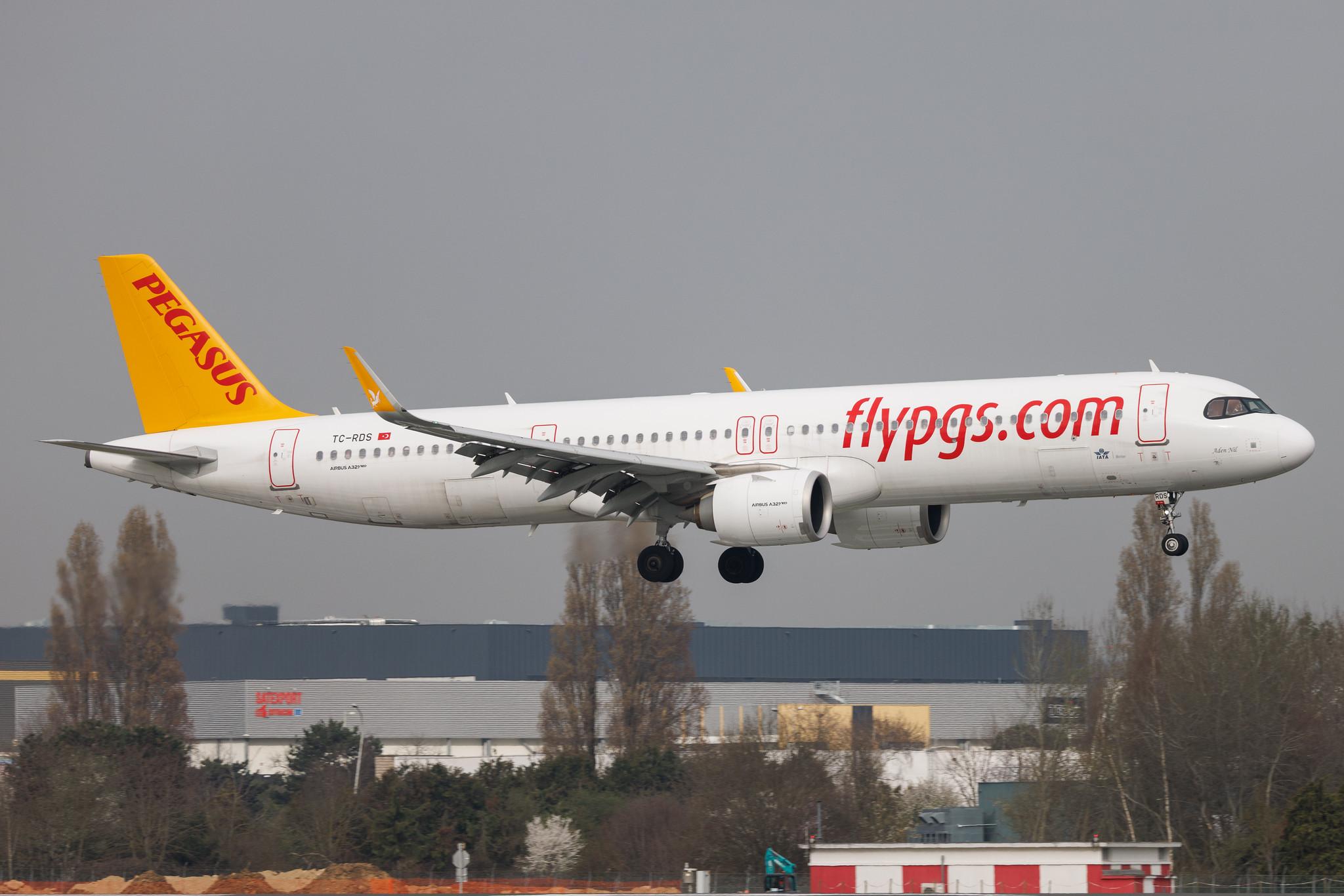 Paris Orly Airport: Pegasus (PC / PGT) | Airbus A321-251NX A21N | TC-RDS | MSN 11545