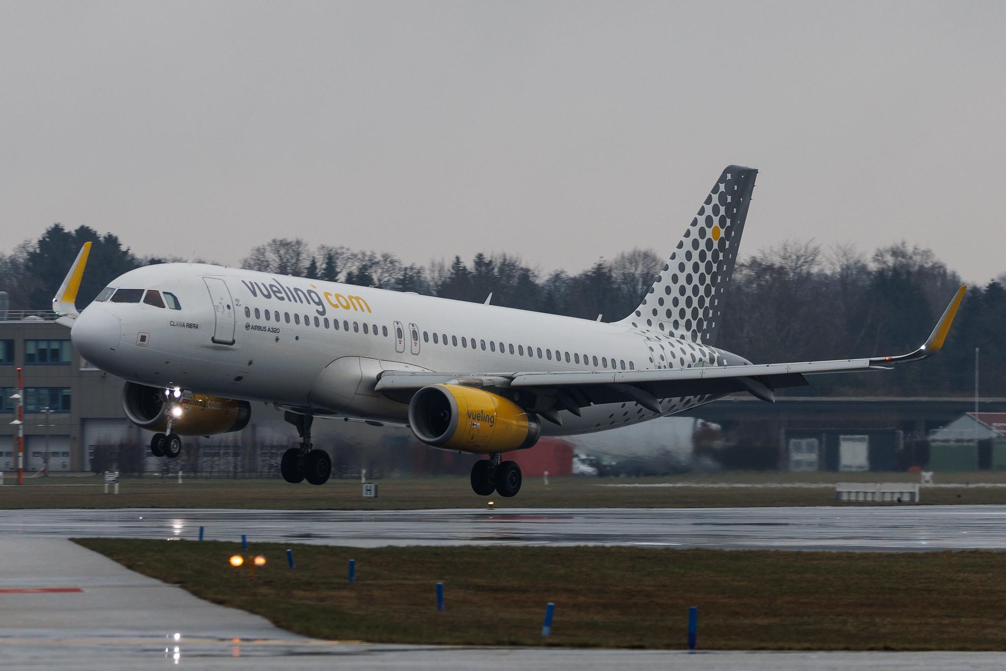 Hamburg Airport: Vueling (VY / VLG) | Airbus A320-232 A320 | EC-MXG | MSN 08192