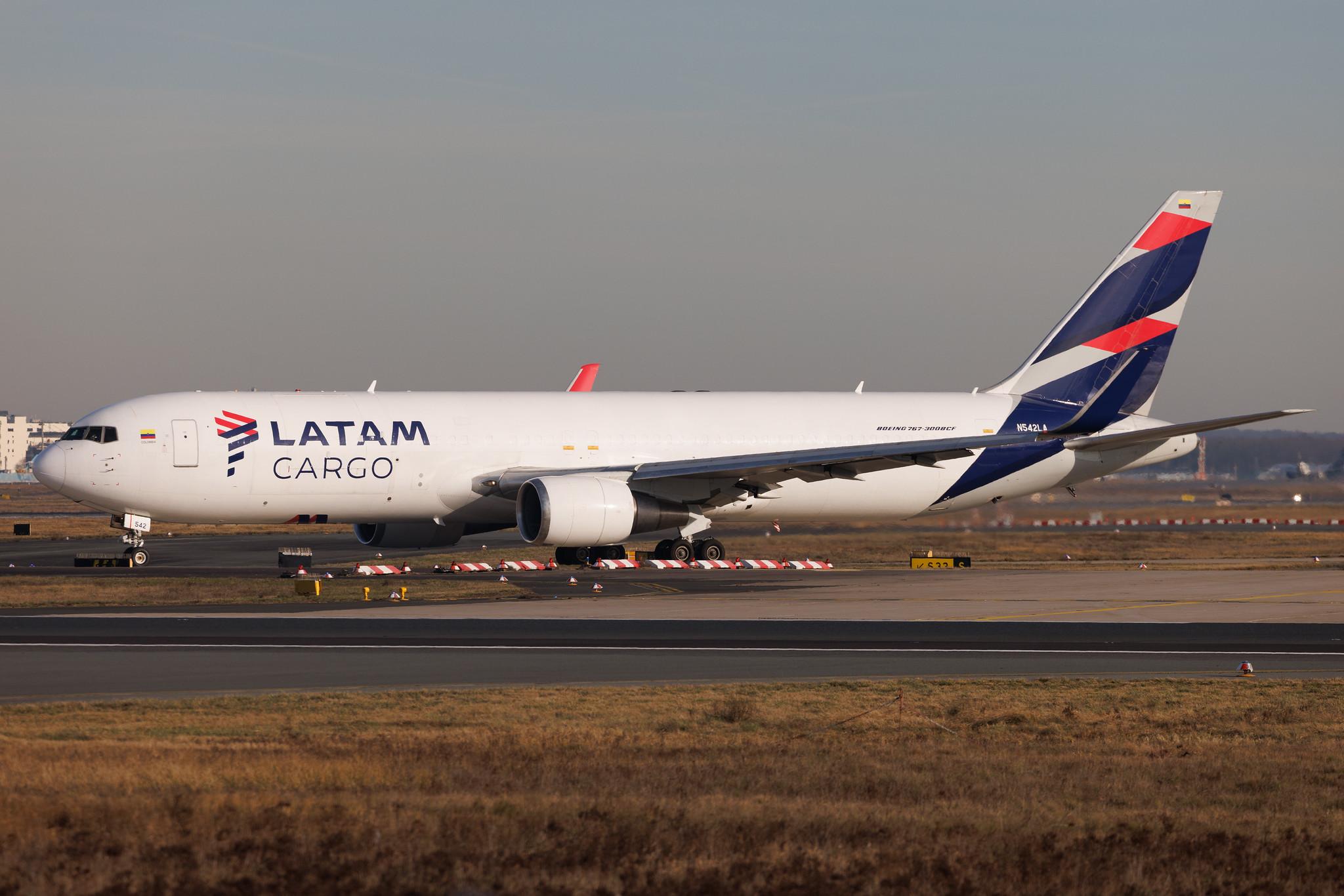 Frankfurt Airport: LATAM Cargo (UC / LCO) | Operator: LATAM Cargo Colombia | Boeing 767-316(ER)(BCF) B763 | N542LA | MSN 34629