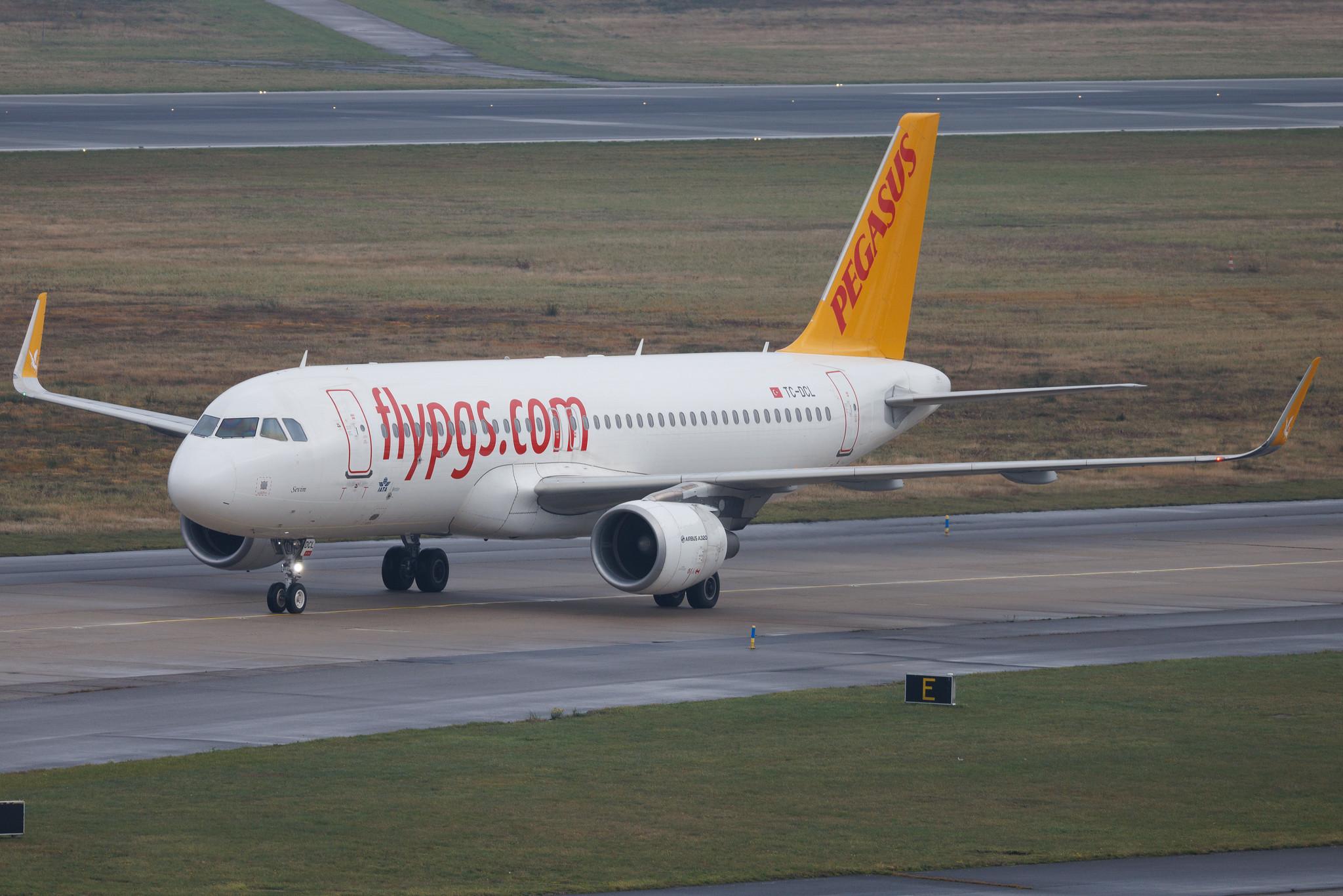 Köln Bonn Airport: Pegasus (PC / PGT) | Airbus A320-214 A320 | TC-DCL | MSN 07145