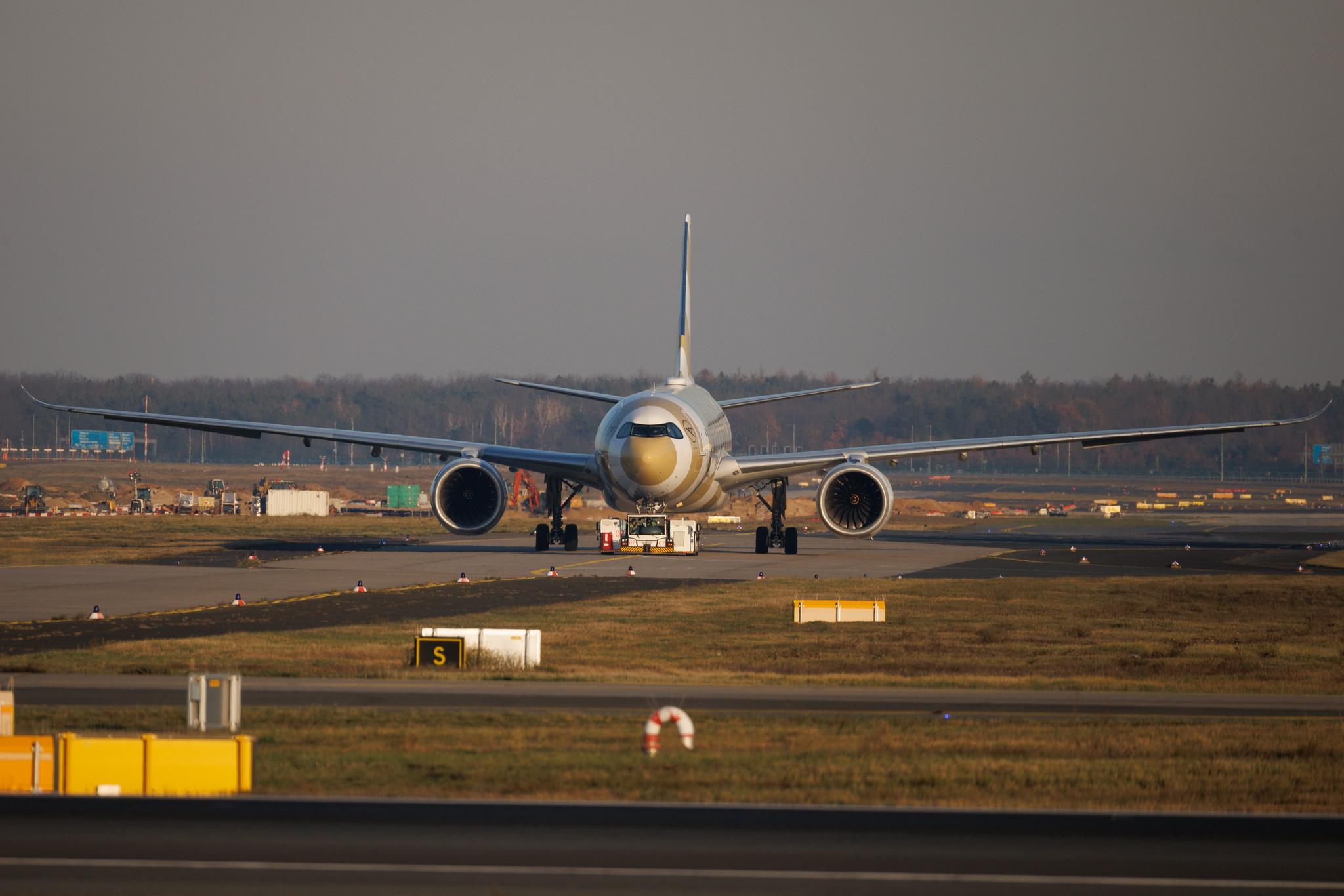 Frankfurt Airport: Condor (DE / CFG) | Livery: Beige Beach Livery | Airbus A330-941 A339 | D-ANRL | MSN 2044