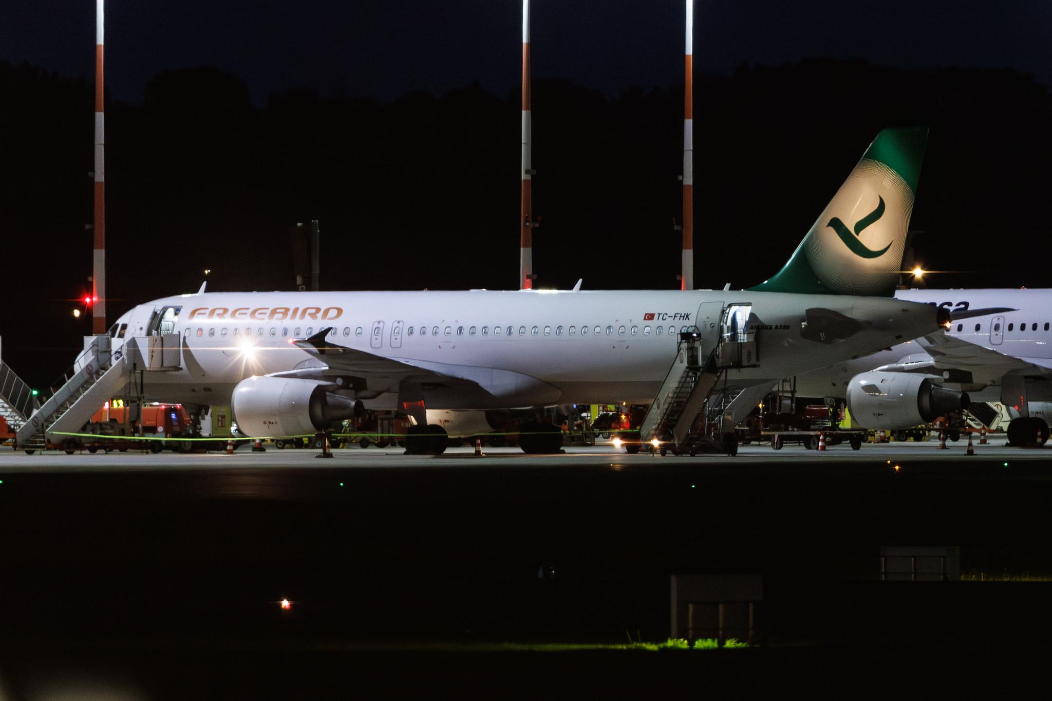 Hamburg Airport: Freebird Airlines (FH / FHY) | Airbus A320-214 A320 | TC-FHK | MSN 04102
