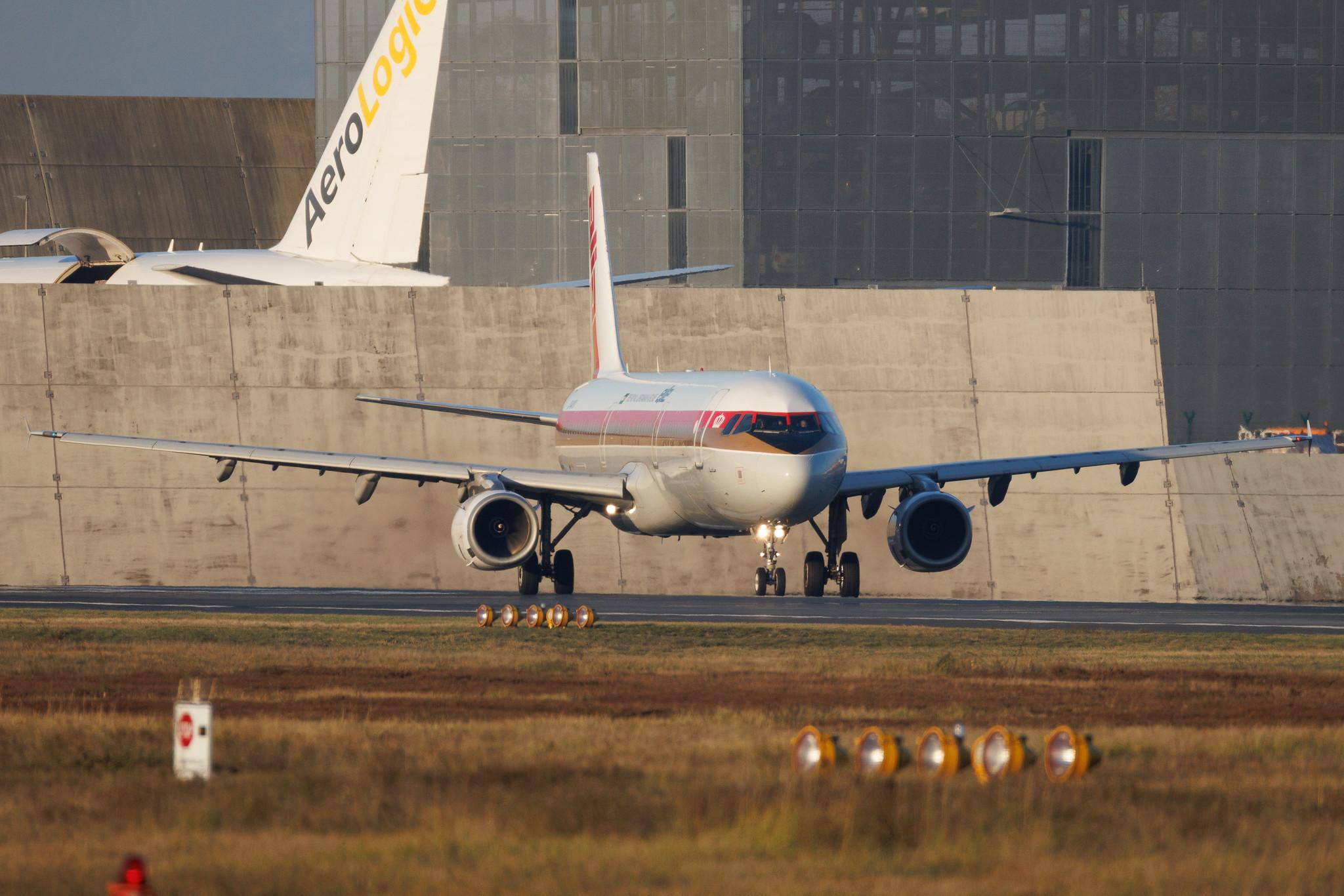 Frankfurt Airport: Royal Jordanian (RJ / RJA) | Livery: Alia Retro Livery | Airbus A321-231 A321 | JY-AYV | MSN 05177