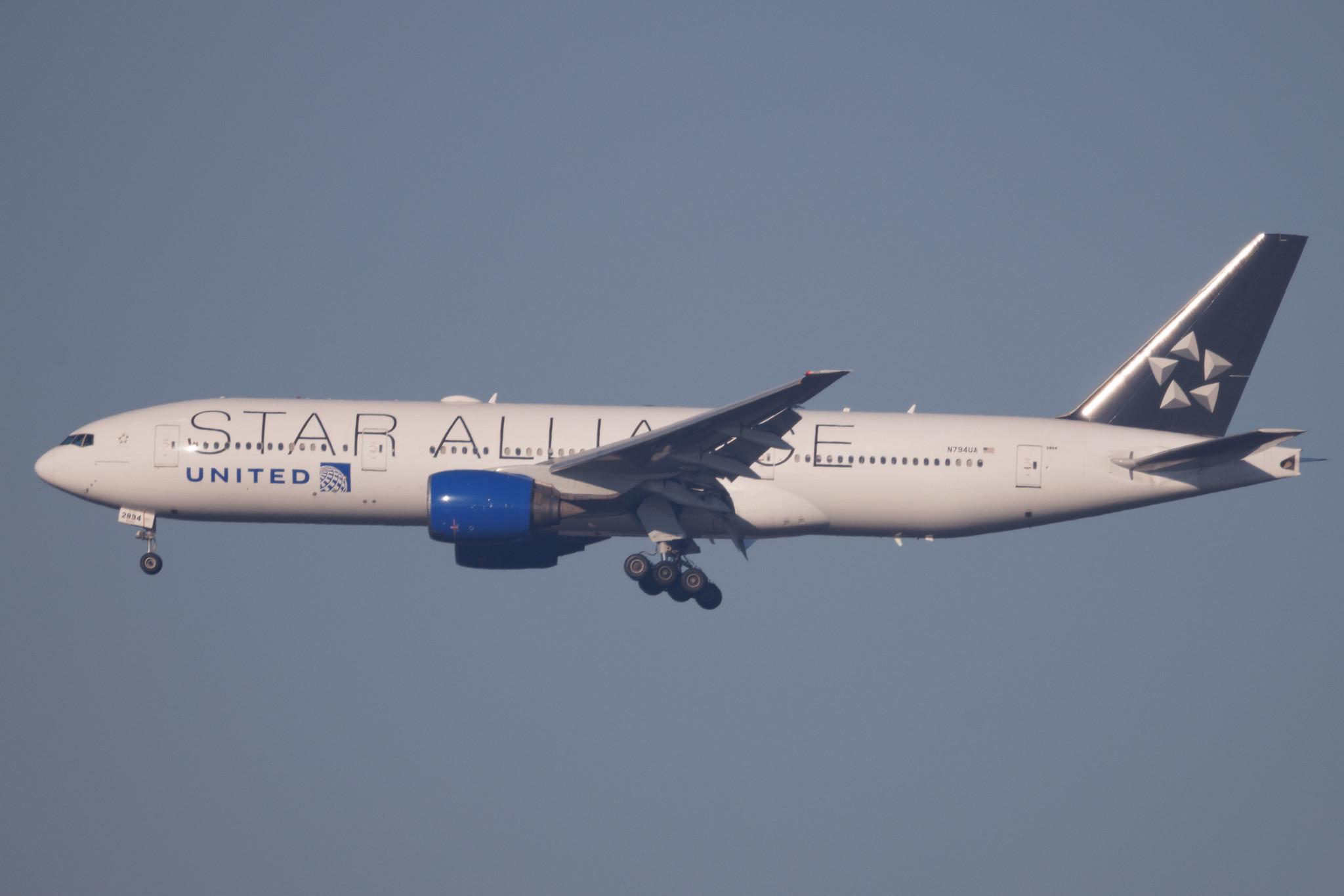 Frankfurt Airport: United Airlines (UA / UAL) | Livery: Star Alliance Livery | Boeing 777-222ER B772 | N794UA | MSN 26953