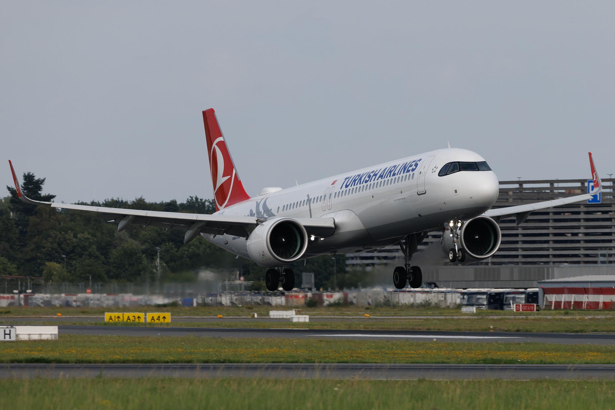 Hamburg Airport: Turkish Airlines (TK / THY) | Airbus A321-271NX A21N | TC-LPR | MSN 12577