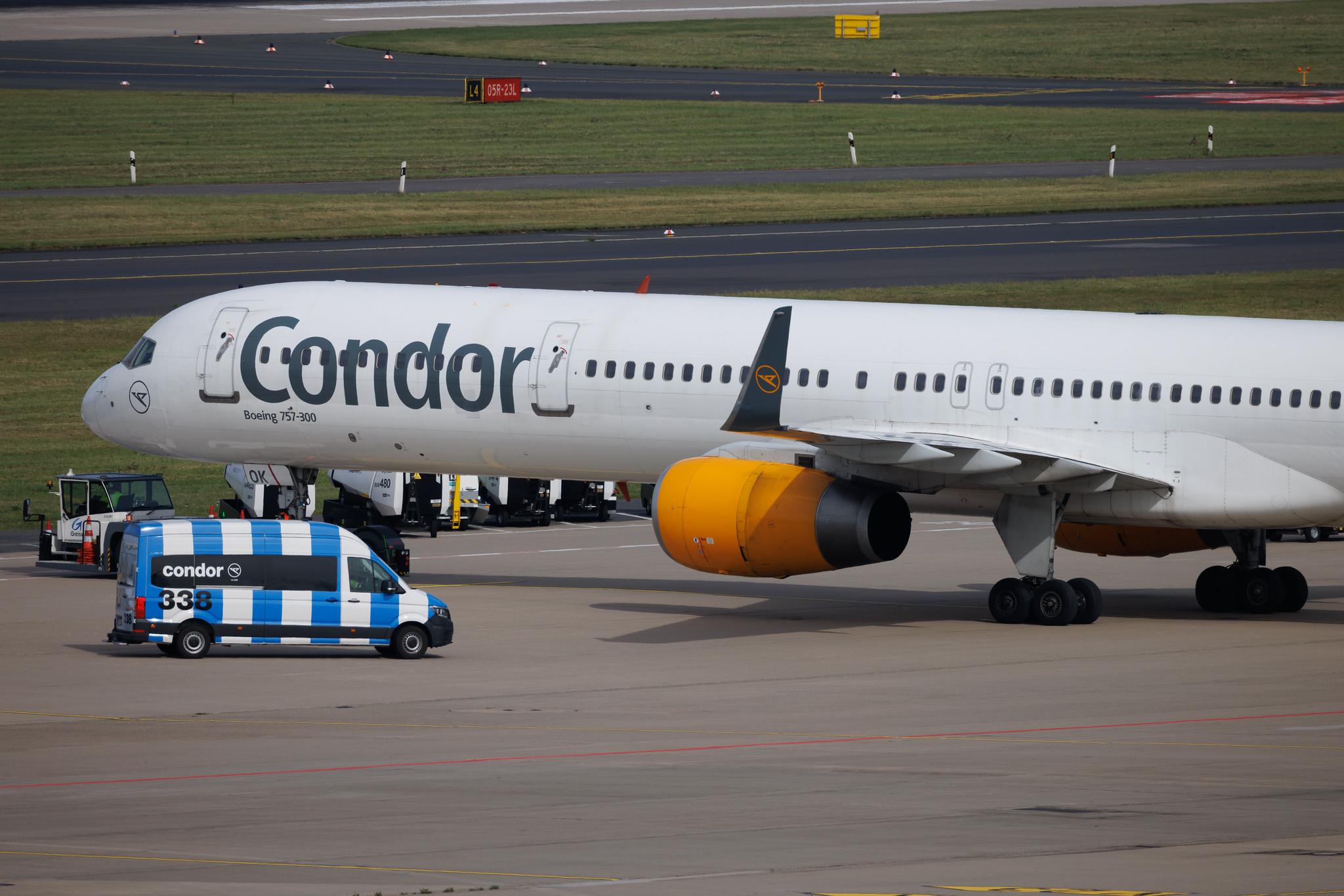 Düsseldorf Airport: Condor (DE / CFG) | Boeing 757-330 B753 | D-ABOK | MSN 29020
