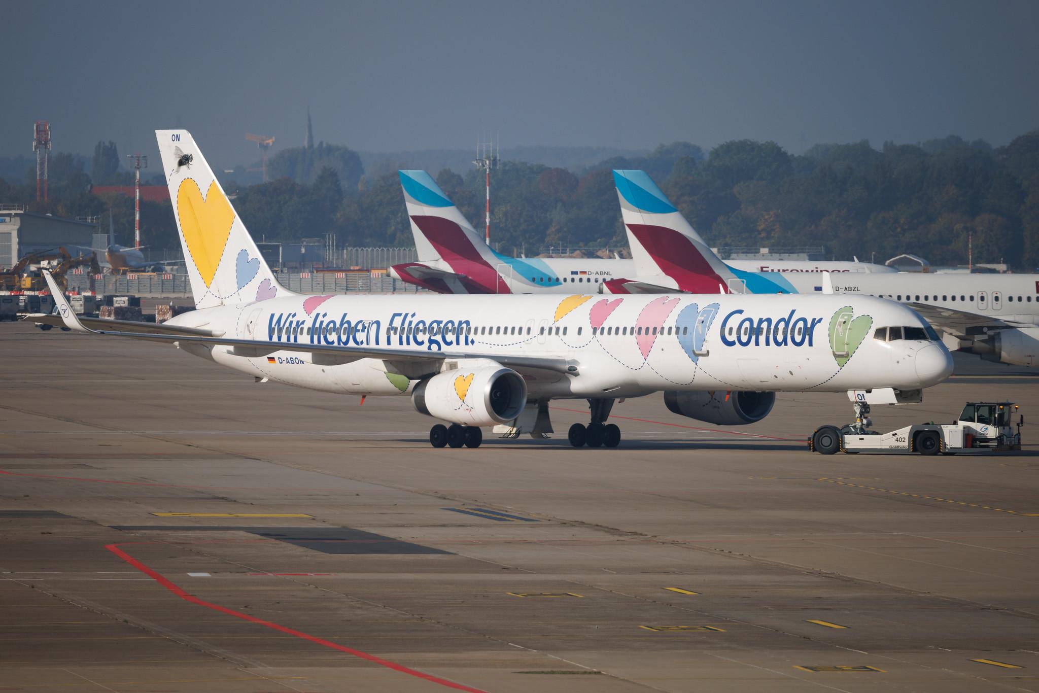 Düsseldorf Airport: Condor (DE / CFG) | Livery: Wir Lieben Fliegen Livery | Boeing 757-330 B753 | D-ABON | MSN 29023