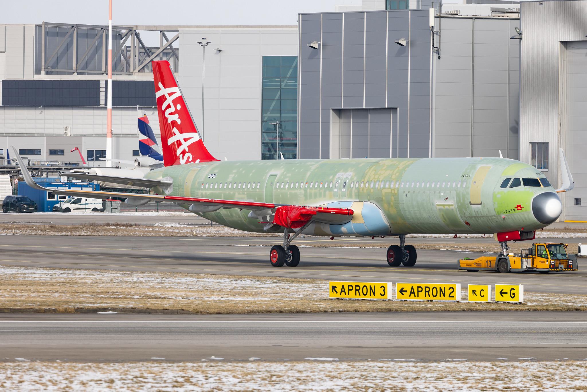Hamburg Finkenwerder: AirAsia (AK / AXM) | Airbus A321-251NX A21N | D-AVYV | 9M-XVE | MSN 12939