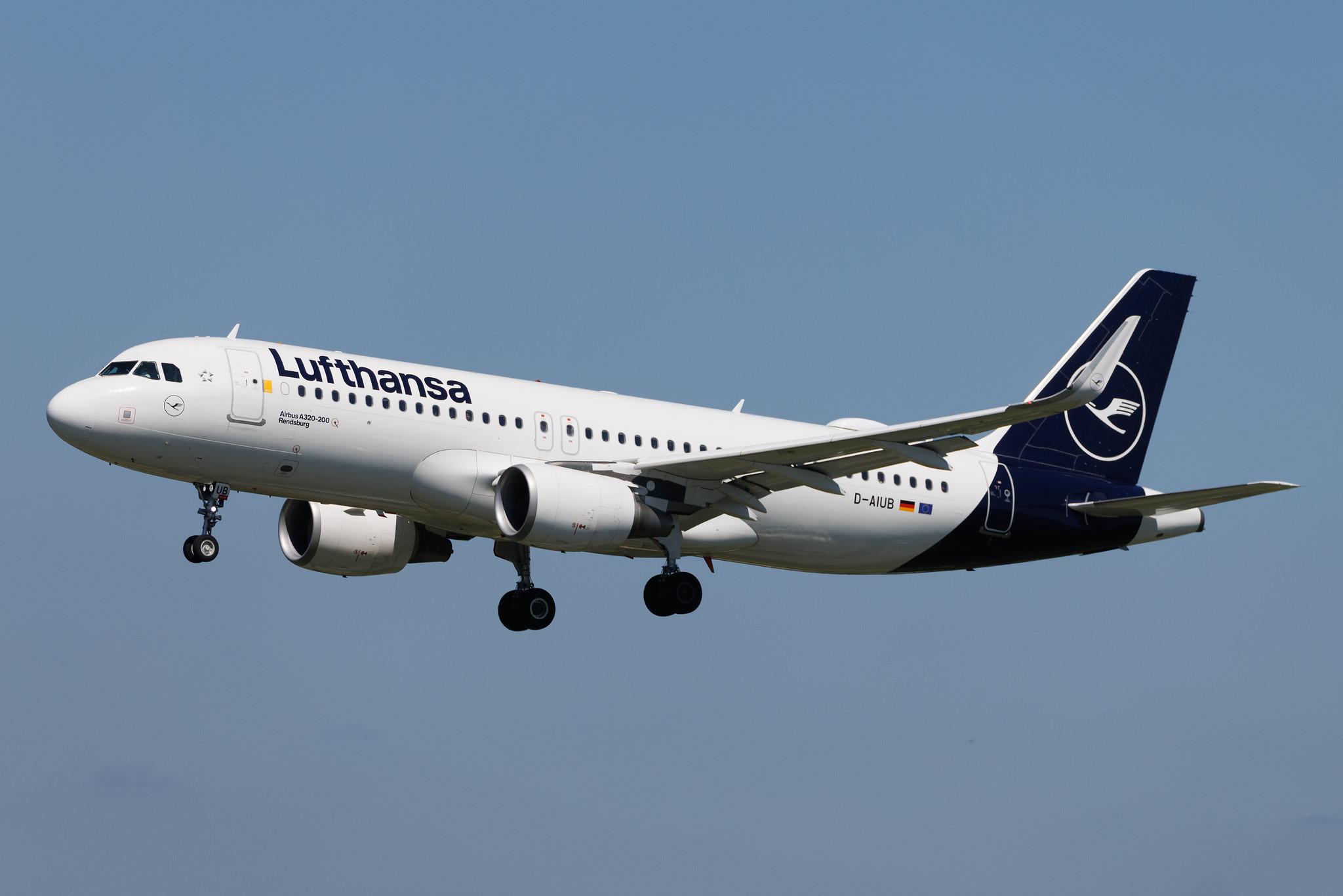 Hamburg Airport: Lufthansa (LH / DLH) | Airbus A320-214 A320 | D-AIUB | MSN 5972