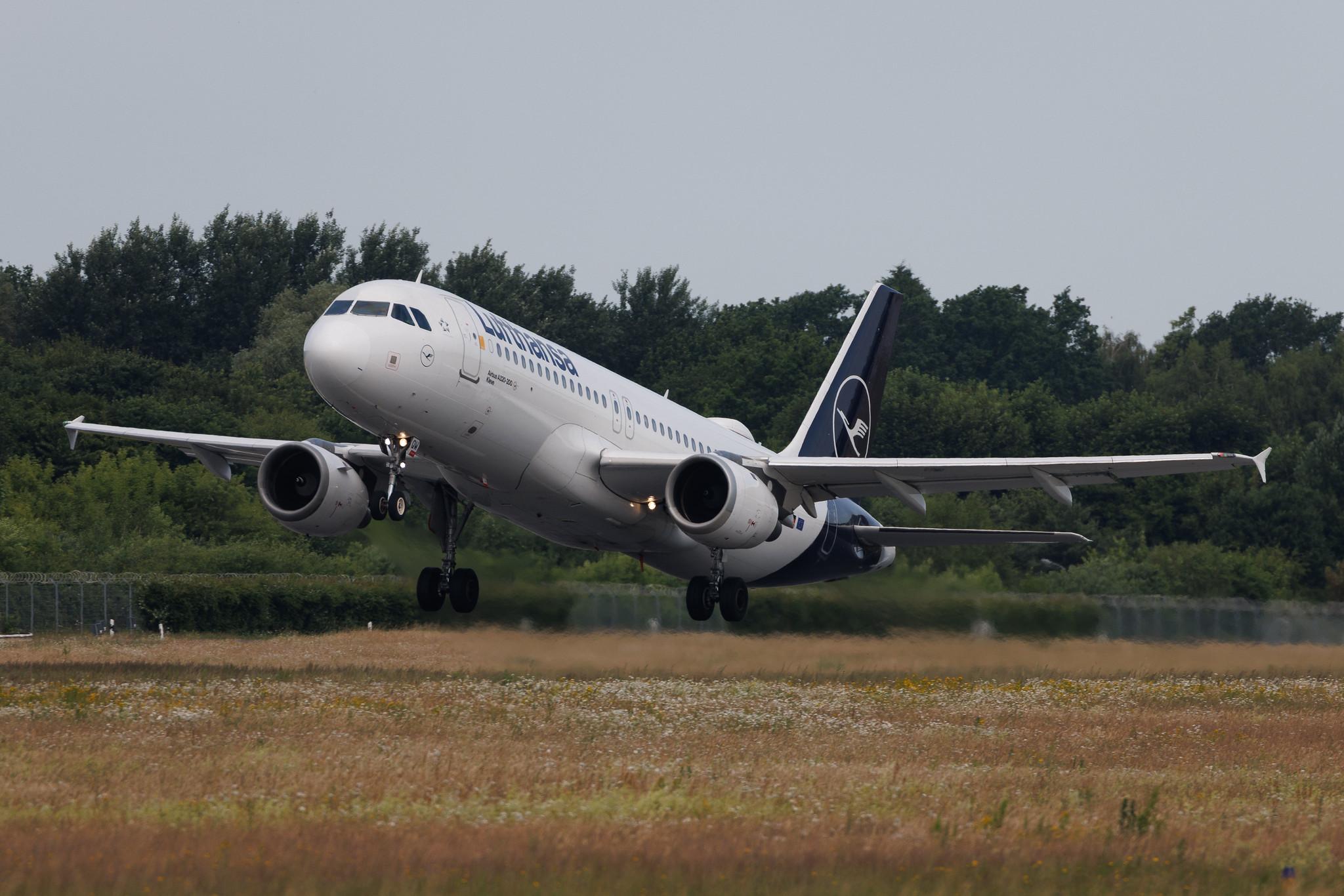 Hamburg Airport: Lufthansa (LH / DLH) | Airbus A320-211 A320 | D-AIQW | MSN 1367