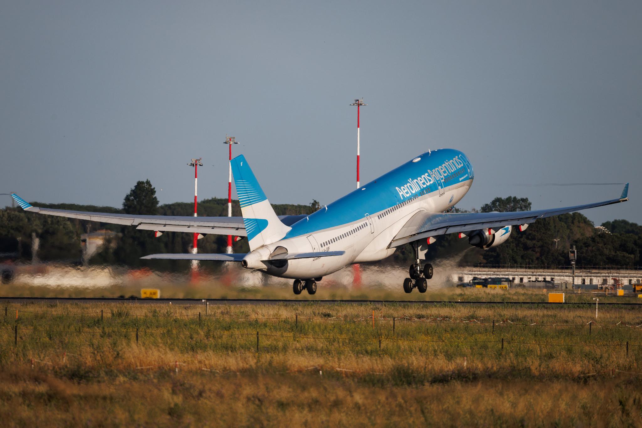 Rome Leonardo da Vinci Fiumicino Airport: Aerolineas Argentinas (AR / ARG) | Airbus A330-202 A332 | LV-GIF | MSN 1748